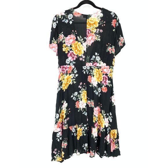 Torrid Dress Women's Sz 00 US M Crepe Floral Print Tie Waist Short Sleeve - Picture 2 of 6